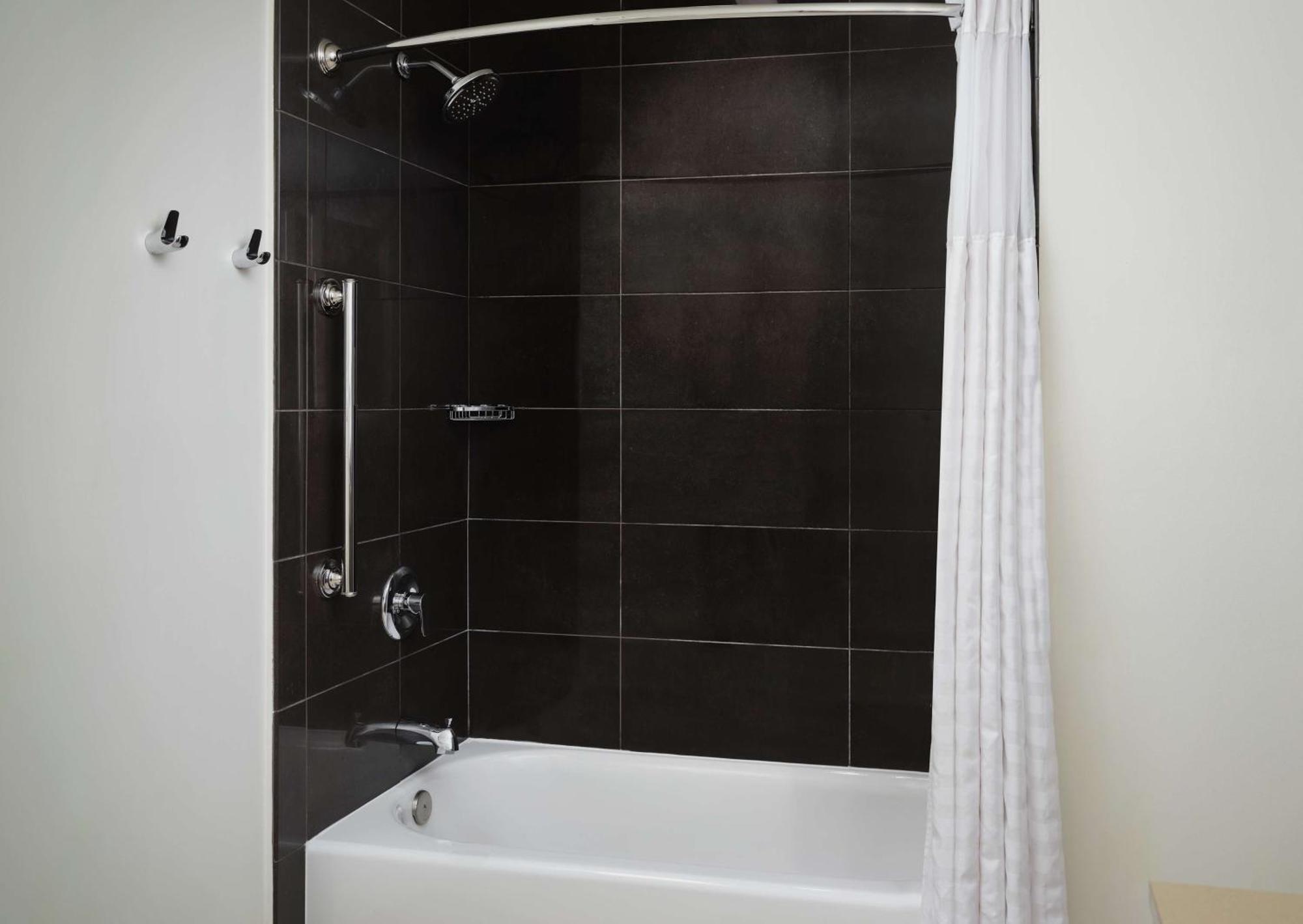 Отель Hyatt House Atlanta Downtown Экстерьер фото